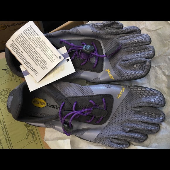 Vibram 5 finger toe shoes - Picture 2 of 3